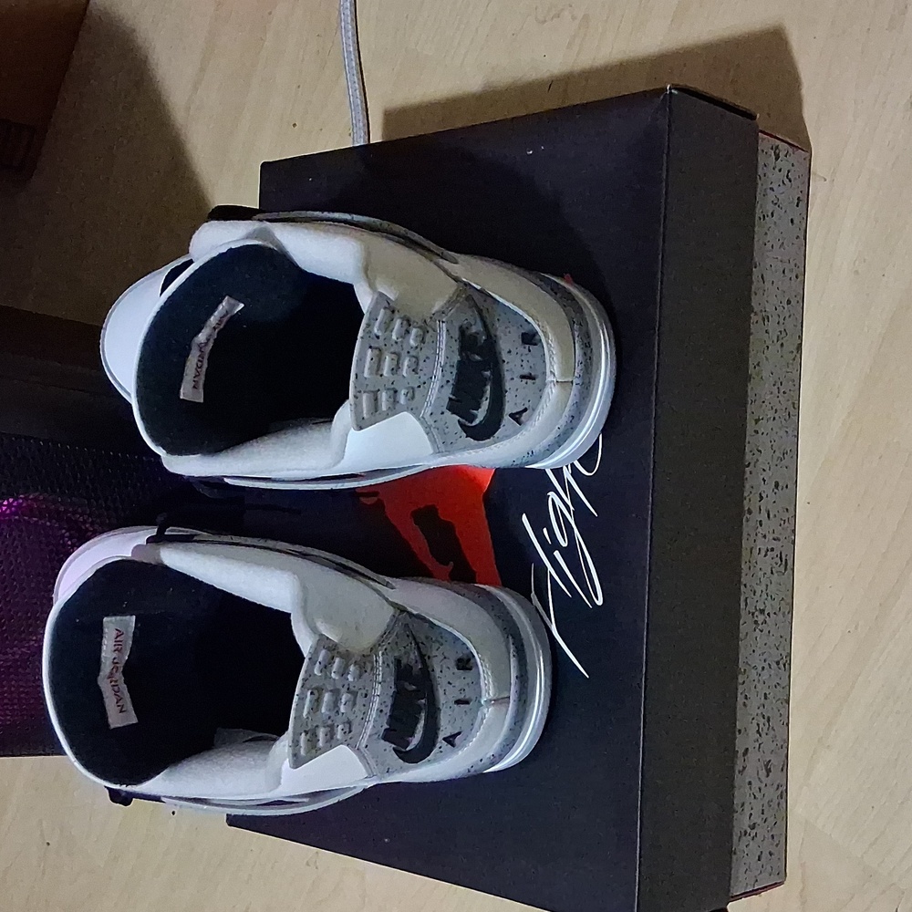 Jordan 4 White Cement (2025) - Picture 3 of 4